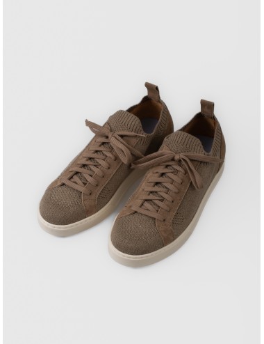 Zapatilla taupe CALCE X2488 con cuello elástico, paneles de ante y suela off-white