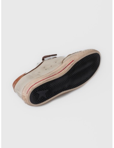 Zapatilla beige y marrón Golden Goose Super-Star con acabado desgastado y estrella lateral