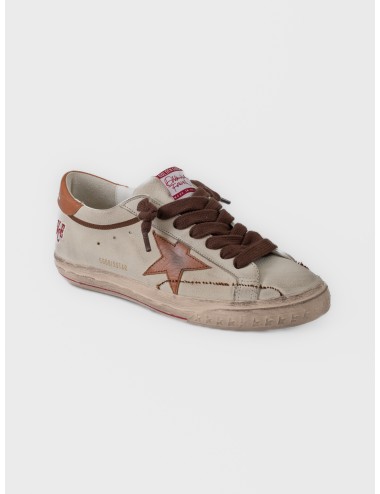 Zapatilla beige y marrón Golden Goose Super-Star con acabado desgastado y estrella lateral