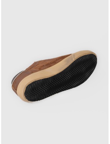 Zapatilla marrón Golden Goose Super-Star Penstar con estrella naranja y acabado desgastado