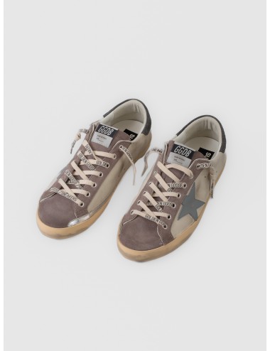 Zapatilla gris lila Golden Goose Super-Star Classic con estrella lateral, cordones con logo y suela tratada