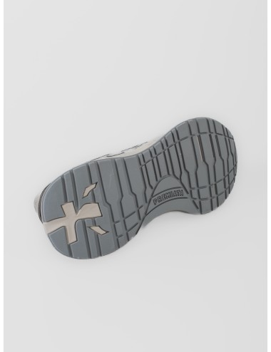 Zapatilla blanco roto Premiata Lauryn 8186 con rejilla, logo plata y suela gráfica