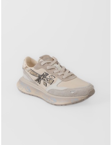 Zapatilla crema Premiata Lauryn 8183 con logo efecto pitón y suela gráfica