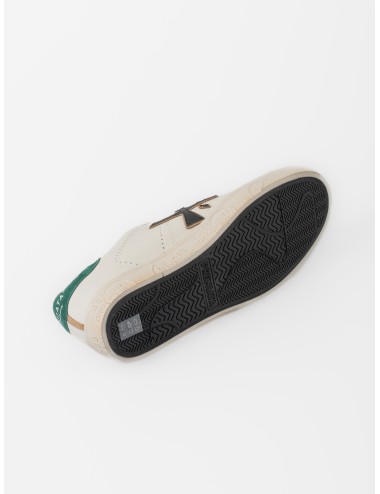 Zapatilla blanco roto Premiata Steven 7284 con logo negro, talón verde y suela gráfica