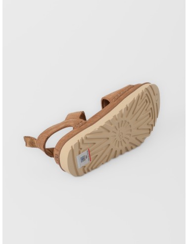 Sandalia chestnut UGG Goldenstar con tiras ajustables de velcro y suela gruesa dentada