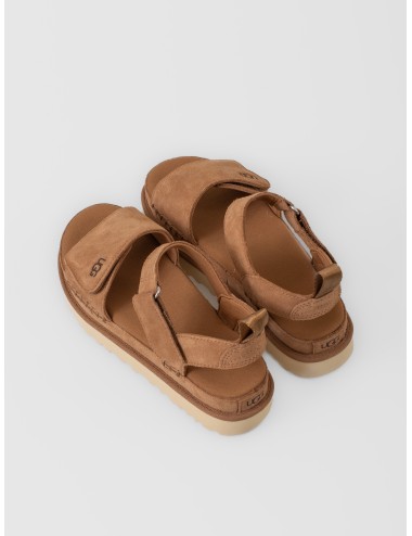 Sandalia chestnut UGG Goldenstar con tiras ajustables de velcro y suela gruesa dentada