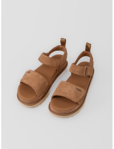 Sandalia chestnut UGG Goldenstar con tiras ajustables de velcro y suela gruesa dentada