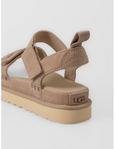 Sandalia sand UGG Goldenstar con tiras ajustables de velcro y suela gruesa dentada