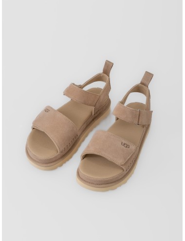 Sandalia sand UGG Goldenstar con tiras ajustables de velcro y suela gruesa dentada