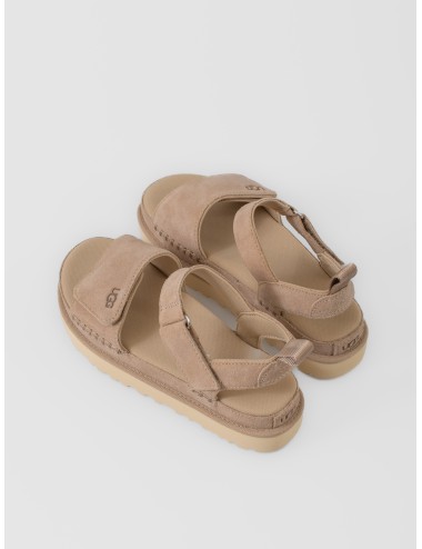 Sandalia sand UGG Goldenstar con tiras ajustables de velcro y suela gruesa dentada