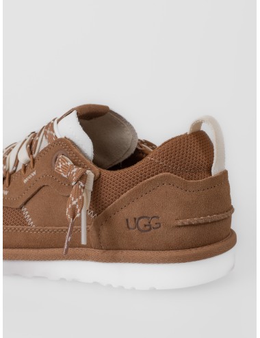 Zapatilla chestnut UGG Minimel con doble cordón, acabado en ante y perfil bajo