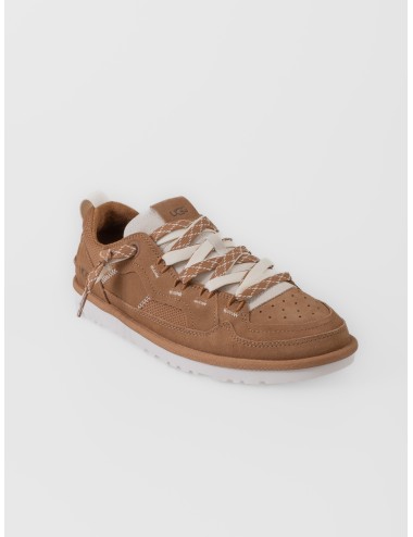 Zapatilla chestnut UGG Minimel con doble cordón, acabado en ante y perfil bajo