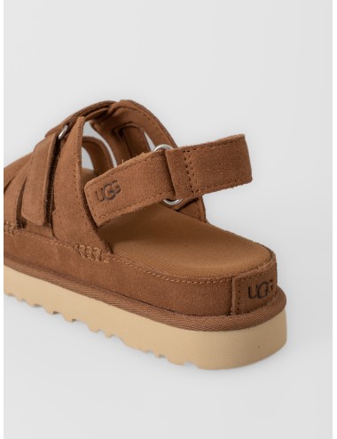 Sandalia chestnut UGG Goldenstar Gleam con tiras cruzadas y suela ligera dentada