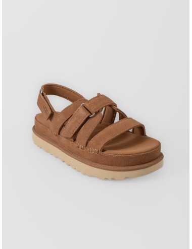 Sandalia chestnut UGG Goldenstar Gleam con tiras cruzadas y suela ligera dentada