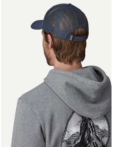Gorra New Navy Patagonia P-6 Logo Trucker con parche frontal y malla trasera