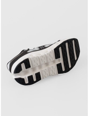 Zapatilla negra y marfil On Cloudtilt Remix con upper translúcido y suela de gran volumen