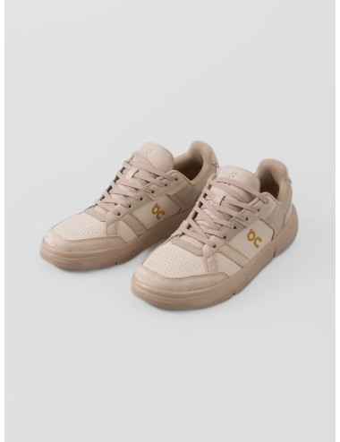 Zapatilla arena On The Roger Clubhouse Ace con refuerzos de ante y diseño de inspiración tenis