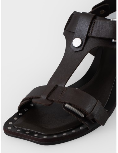 Sandalia de tacón marrón oscuro ASH Criss con hebillas metálicas y puntera cuadrada con tachas