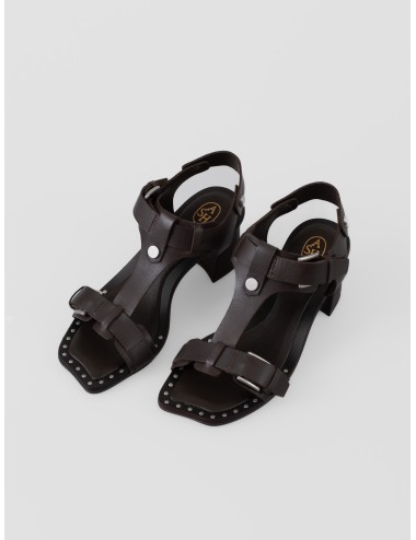 Sandalia de tacón marrón oscuro ASH Criss con hebillas metálicas y puntera cuadrada con tachas