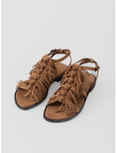 Sandalia plana marrón ASH Panic con flecos en el empeine, hebilla al tobillo y tachas metálicas