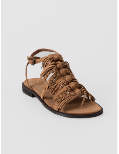 Sandalia plana marrón ASH Panic con flecos en el empeine, hebilla al tobillo y tachas metálicas