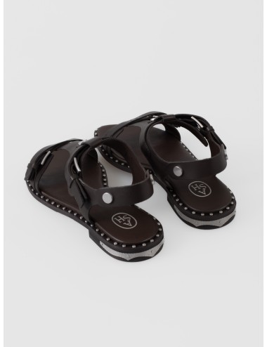 Sandalia plana oscura ASH Piper con tira en T, hebillas metálicas y tachas plateadas