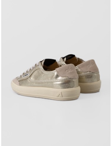 Zapatilla baja platinum Autry Windscape Low Woman con acabado metalizado y refuerzo de ante