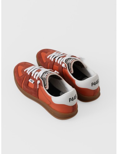 Zapatilla naranja P448 Monza con refuerzos de ante, talón blanco y suela color caramelo