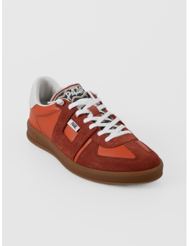 Zapatilla naranja P448 Monza con refuerzos de ante, talón blanco y suela color caramelo