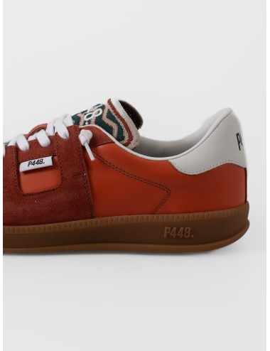 Zapatilla naranja P448 Monza con refuerzos de ante, talón blanco y suela color caramelo