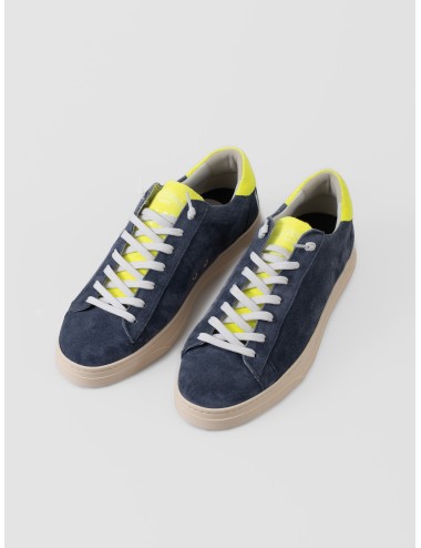 Zapatilla azul P448 S26JACKC101-M con ante perforado, talón lima y suela en tono crudo