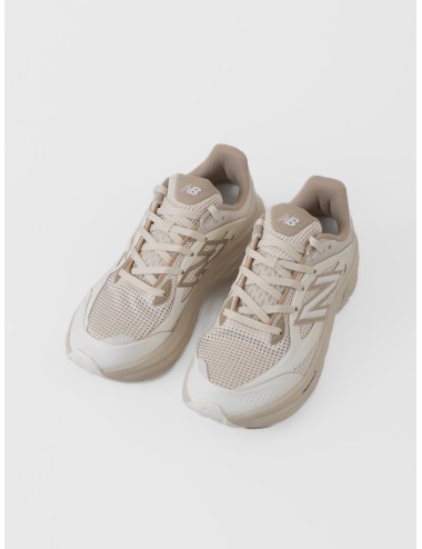 Zapatilla linen New Balance TRN con malla, logo lateral y mediasuela Fresh Foam X