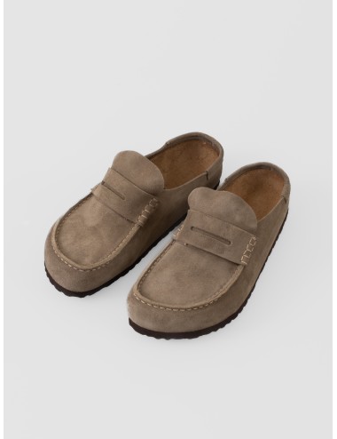 Zueco taupe BIRKENSTOCK Naples Wrapped de ante con empeine tipo mocasín