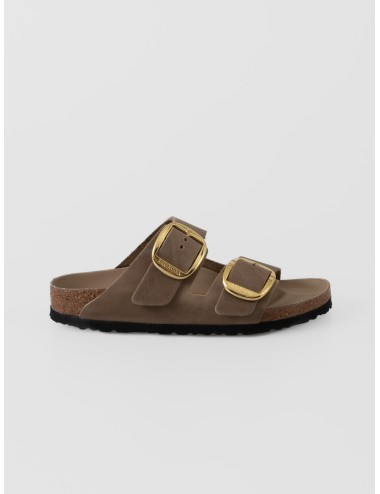 Sandalia Tabacco Brown BIRKENSTOCK Arizona Big Buckle de piel engrasada con grandes hebillas doradas