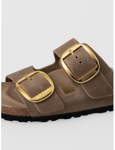 Sandalia Tabacco Brown BIRKENSTOCK Arizona Big Buckle de piel engrasada con grandes hebillas doradas
