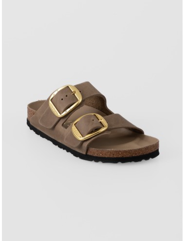 Sandalia Tabacco Brown BIRKENSTOCK Arizona Big Buckle de piel engrasada con grandes hebillas doradas