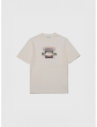 Camiseta off white Edmmond Boys Own con ilustración frontal de coche y silueta recta