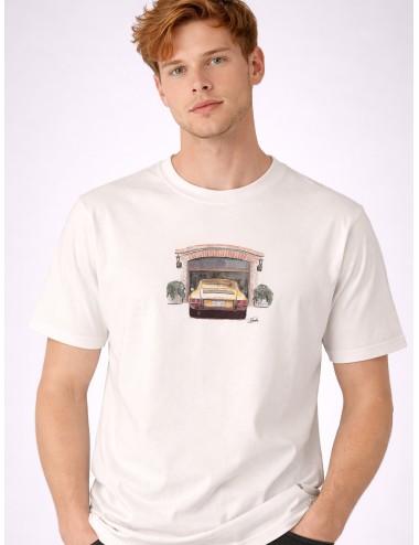 Camiseta off white Edmmond Boys Own con ilustración frontal de coche y silueta recta