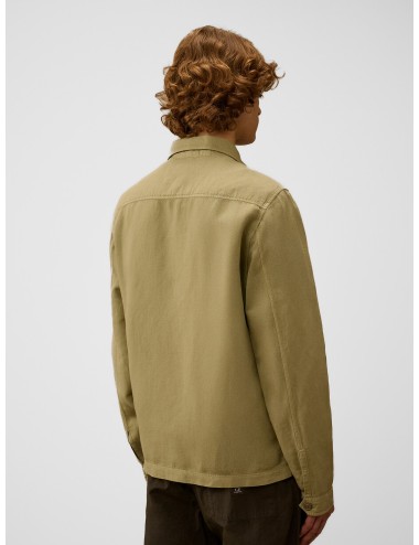 Sobrecamisa Dove C.P. Company con bolsillos frontales de solapa y logo bordado en el pecho