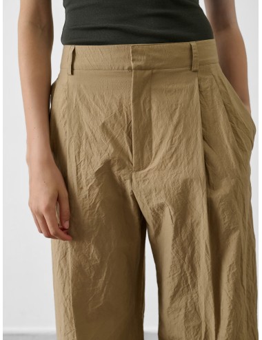 Pantalones ecru Soeur Watson de pierna ancha con pliegue delantero y bajo con vuelta