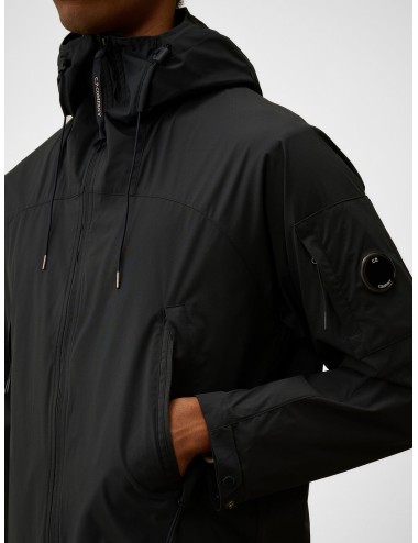 Chaqueta midnight navy CP Company Pro Tek con capucha integrada y lente en manga