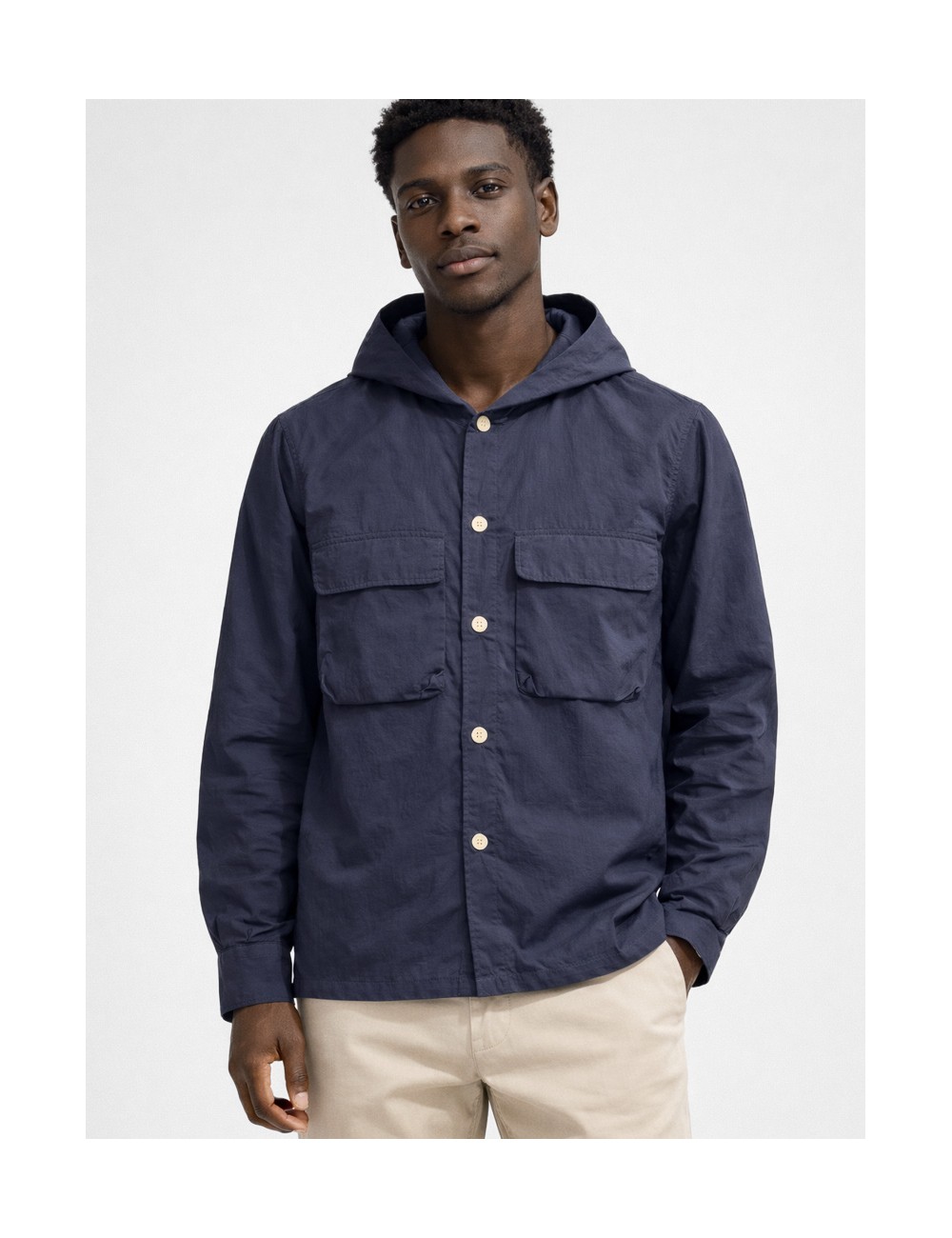 Sobrecamisa técnica navy blue Les Héritiers TECH HOODIE con capucha fija y bolsillos frontales