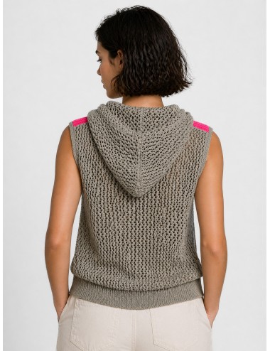 Chaleco topo SUBLIM Calado Franja con punto calado, capucha y contraste fucsia