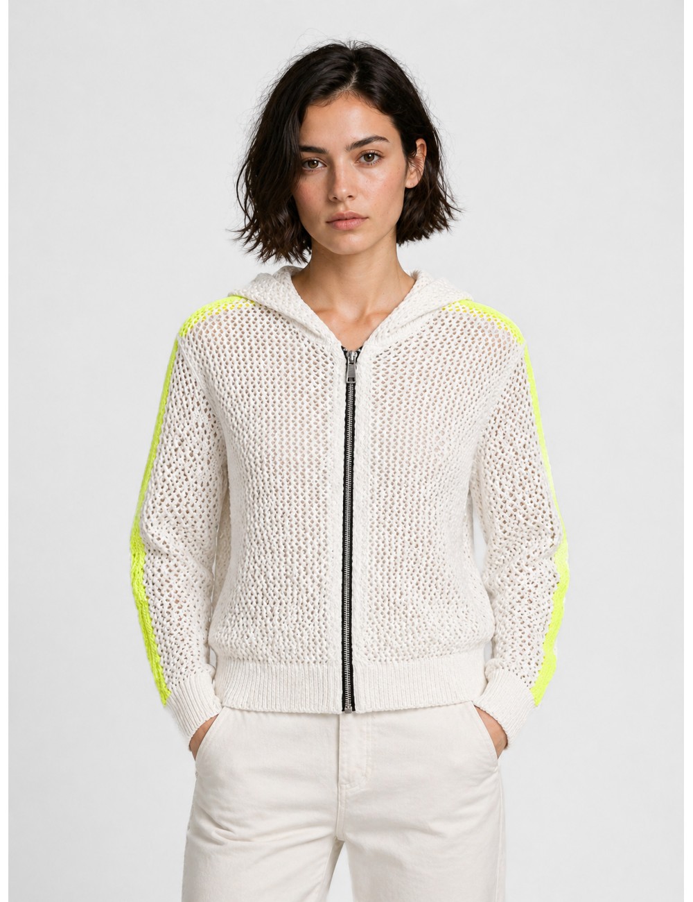 Chaqueta crudo SUBLIM Calada Franja con punto calado, capucha y franjas flúor