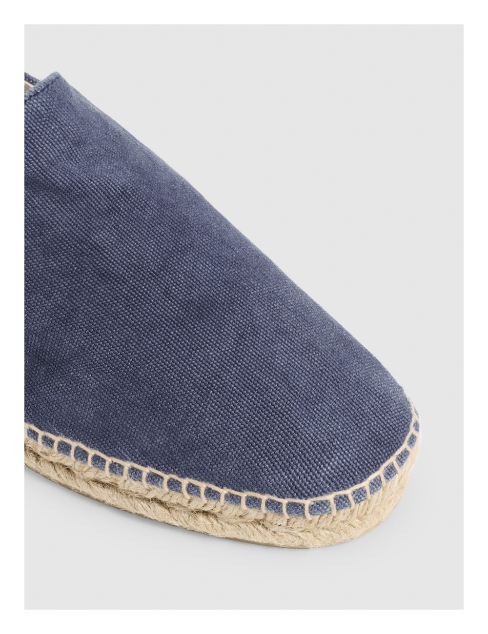 Alpargata CASTAÑER JOEL en azul oxford con lona azul oxford y diseño slip-on