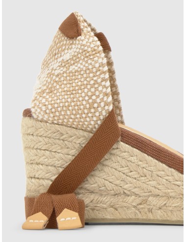 Alpargata CASTAÑER CARINA en pecan con lona pecan y cuña de 9 cm