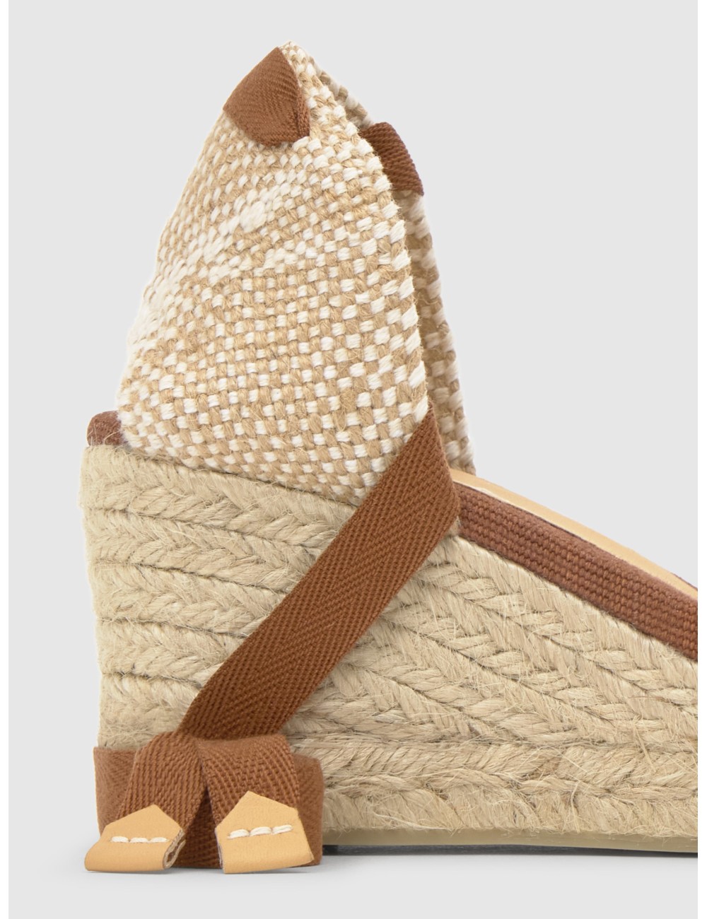 Alpargata CASTAÑER CARINA en pecan con lona pecan y cuña de 9 cm
