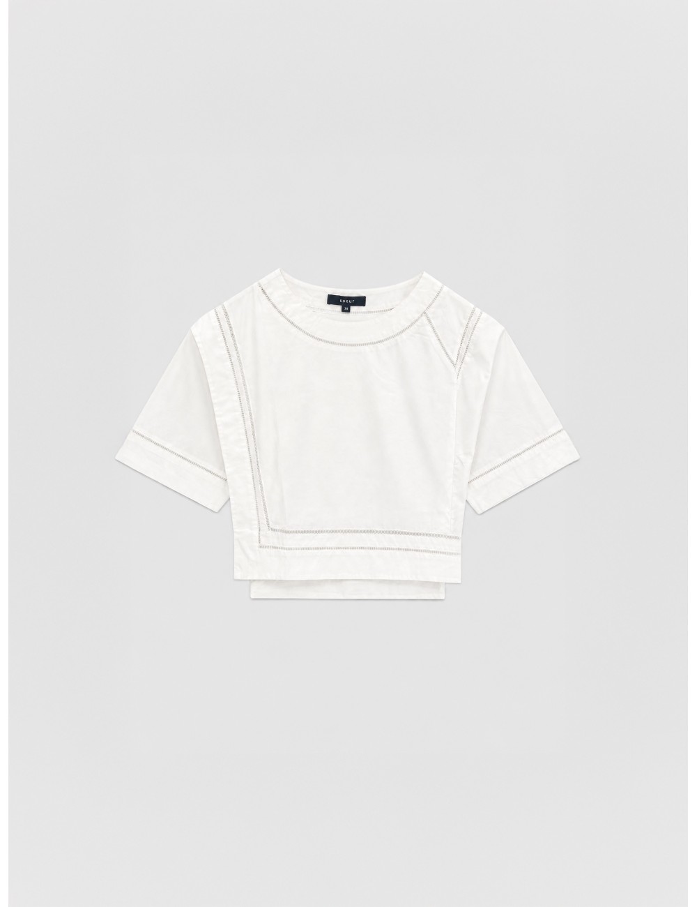 Top blanco SOEUR de manga corta y líneas limpias