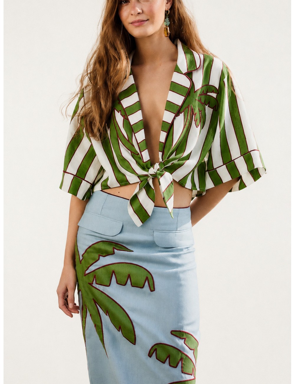 Crop top verde FARM RIO Spring Stripes con rayas verdes con lazada frontal