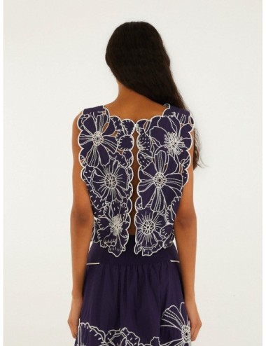Top azul FARM RIO Richelieu con bordado floral richelieu con efecto calado